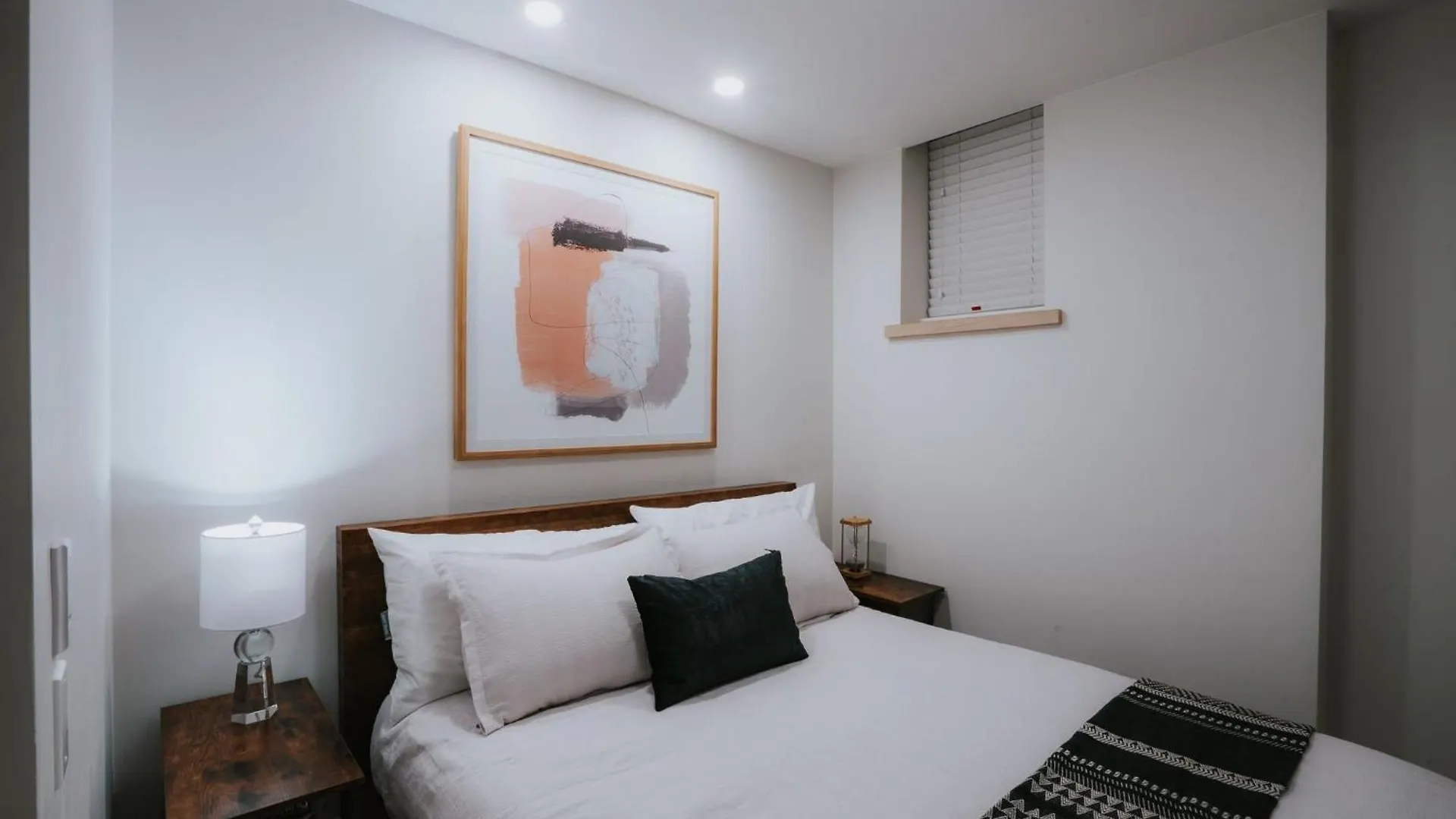 A Gentle Hideaway In The Urban Forest West End Downtown Vancouver 0*,  Kanada