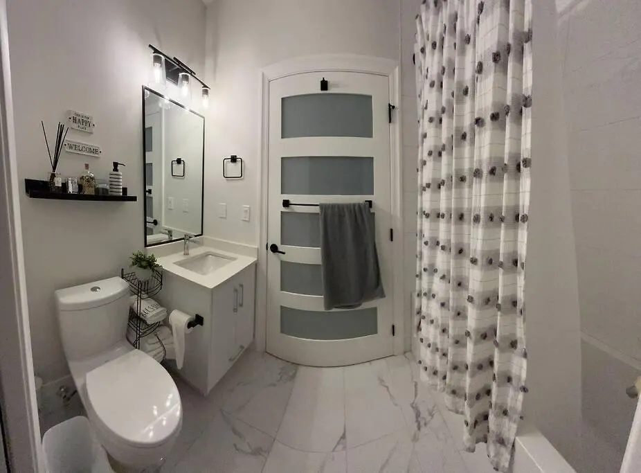A Gentle Hideaway In The Urban Forest West End Downtown Vancouver