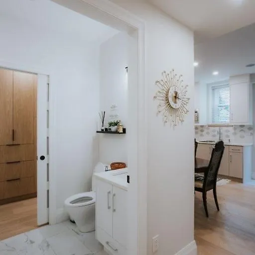 A Gentle Hideaway In The Urban Forest West End Downtown Vancouver 0*,  Canada