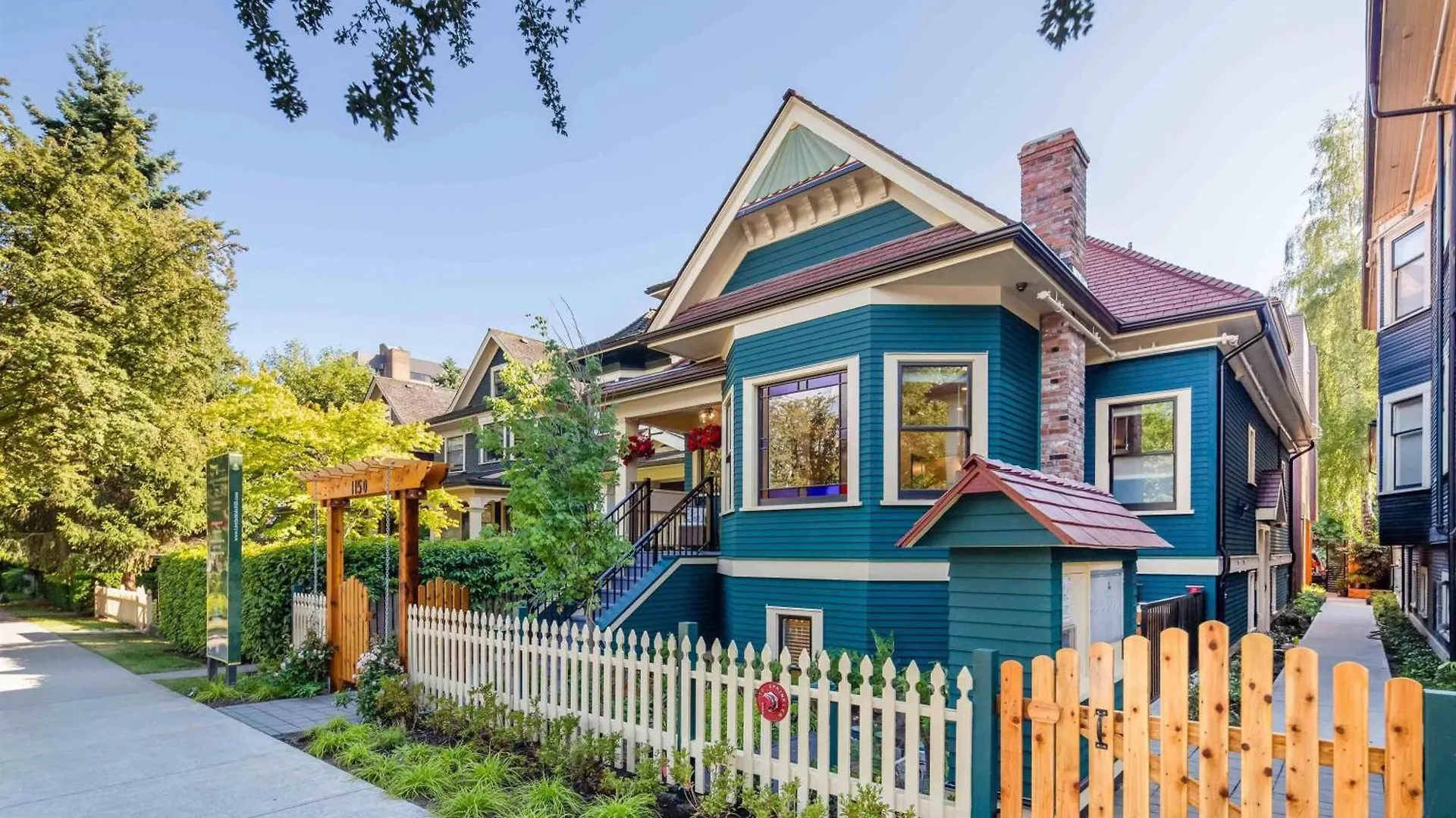 A Gentle Hideaway In The Urban Forest West End Downtown Vancouver