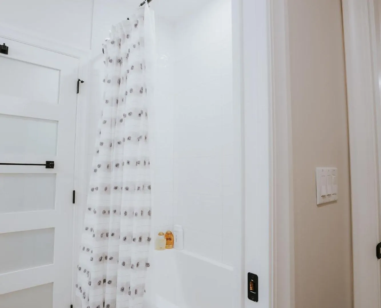 A Gentle Hideaway In The Urban Forest West End Downtown Vancouver Apartment