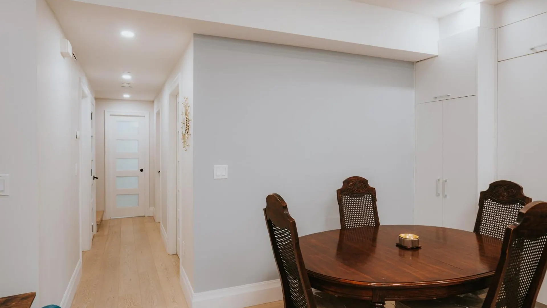 Apartment A Gentle Hideaway In The Urban Forest West End Downtown Vancouver
