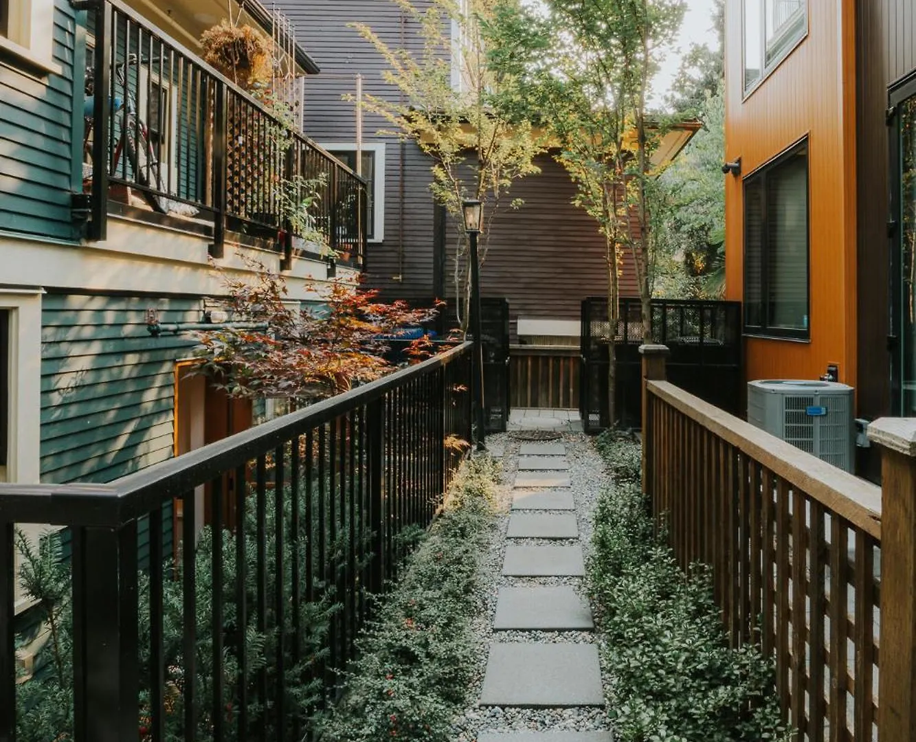 A Gentle Hideaway In The Urban Forest West End Downtown Vancouver 0*,  Canada